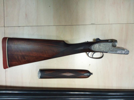 Se vende escopeta paralela-yuxtapuesta Union Armera 215 monogatillo en perfecto estado.

800 €, la escopeta 02