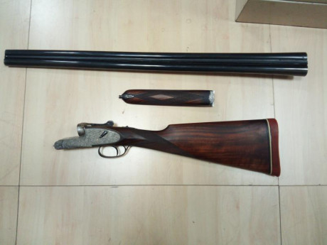 Se vende escopeta paralela-yuxtapuesta Union Armera 215 monogatillo en perfecto estado.

800 €, la escopeta 01