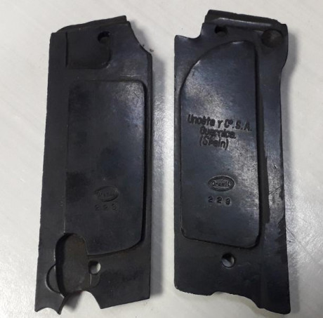 Cachas originales para la pistola Astra modelo 600 del calibre 9 mm Parabellum. Fabricadas por Plásticas 11