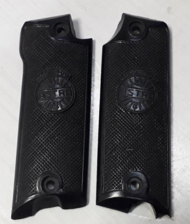 Cachas originales para la pistola Astra modelo 600 del calibre 9 mm Parabellum. Fabricadas por Plásticas 10