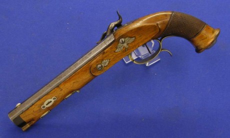 Voy a colocar unas fotos de un arma larga alemana de llave de mecha del siglo XVI. 51