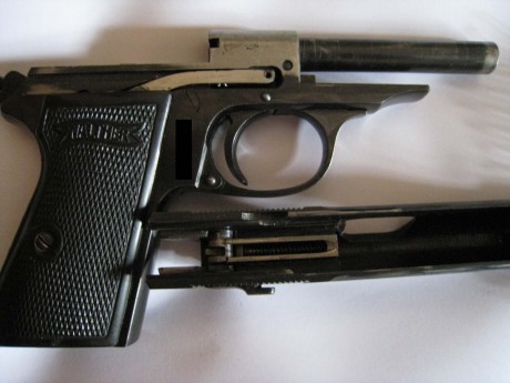 Hola, soy nuevo en este foro y ha llegado a mis manos una preciosa Walther PP cal.7,65. Esta pistola fue 111