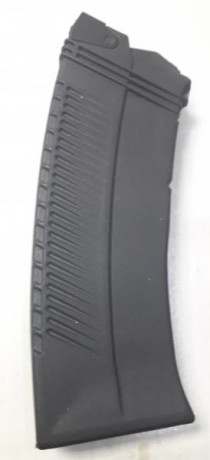 Cargador a estrenar de la escopeta táctica semiautomática  Saiga 12, fabricada por Izmash e inspirada 01