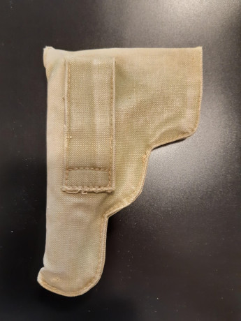 Vendo pistolera de uso militar, en lona doble, color verde caqui claro.

Las dimensiones cerrada son 12 00