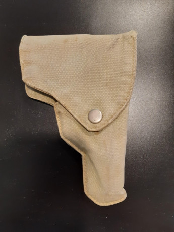 Vendo pistolera de uso militar, en lona doble, color verde caqui claro.

Las dimensiones cerrada son 12 02
