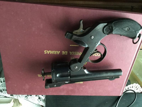 Se vende revolver de fabricacion eibarresa ONA model 1914 para mercado Primera GM.

Pavon original, ver 10