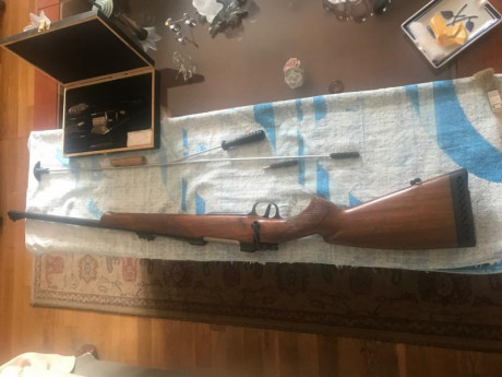 Excelente fusil con aceros y madera de alta calidad. Estado muy bueno, muy pocos tiros. Cañón, estriado 11