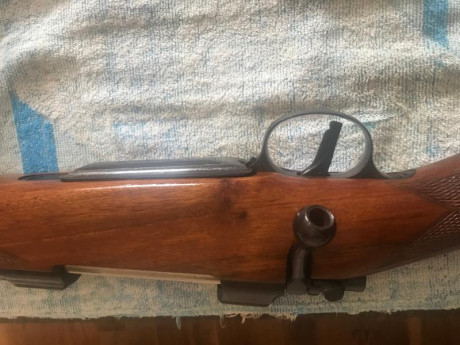 Excelente fusil con aceros y madera de alta calidad. Estado muy bueno, muy pocos tiros. Cañón, estriado 10