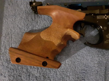 Buenas tardes. Vendo MATCH GUNS MG2E, calibre 22 L.R.
Esta pistola es de un amigo que ha dejado el tiro 00