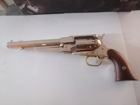 vendo con todo mi pesar , mi arma de colección, nueva en su caja , para mi una belleza que alguien podrá 01