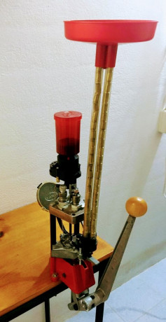 Se vende Lee Pro Mil impecable, con poquísimo uso, lleva dies del 9 Parabellum. Está en La Coruña.
190 00