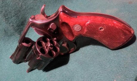 Se vende Astra Police calibre 38 Spl. Tres pulgadas, guiado en F, se puede ver y probar en La Coruña. 01