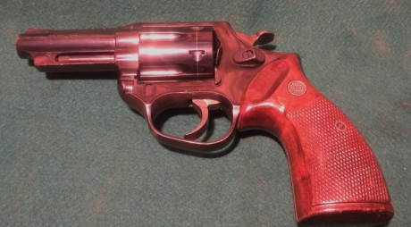 Se vende Astra Police calibre 38 Spl. Tres pulgadas, guiado en F, se puede ver y probar en La Coruña. 00
