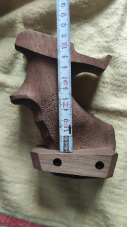 Vendo esta empuñadura para Pardini SP22. Es la original de fábrica y está totalmente nueva tal y como 01