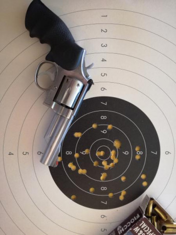 Buenas a todos,
Vendo este revolver SMITH & WESSON modelo 66, calibre 357/38, con cañón de 4". 01