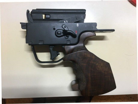 Vendo grip de nogal match regulable para CETME (solo el grip de madera, en la foto se ve el pistolete 01