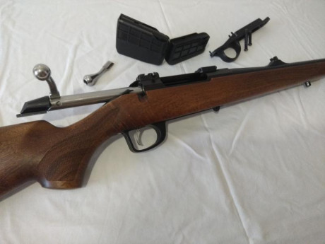 Se vende Tikka 30.06 con bases apel, dos juegos de maneta del cerrojo, original y otra tipo Mauser, guardamonte 02