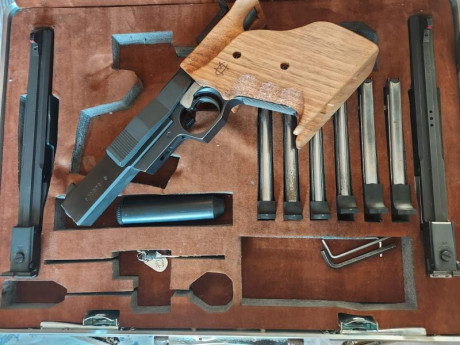 Pues eso, que vendo esta SAKO TRIACE con sus tres carros, es decir con el 32 WC, 22LR, 22 Short y sus 01