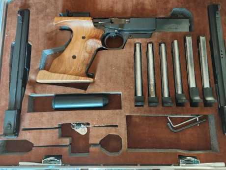 Pues eso, que vendo esta SAKO TRIACE con sus tres carros, es decir con el 32 WC, 22LR, 22 Short y sus 00