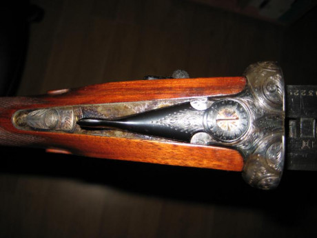 se vende paralela aya numero2 calibre 12 cañones de 66cms de largo tres y cuatro estrellas expulsora,indicador 22