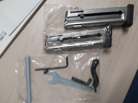 Pongo a la venta dos cargadores de Walther SP22. Están nuevos sin estrenar, también entrego juego de llaves 00