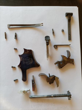 Hola

Se vende piecerio completo revolver S&W K14.

100  € negociables

Un saludo

Javier 00