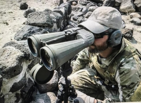 Se ofrece magnifico prismático STEIR 20x80 , forrado en goma verde oscuro. Estado excelente ningún signo 30