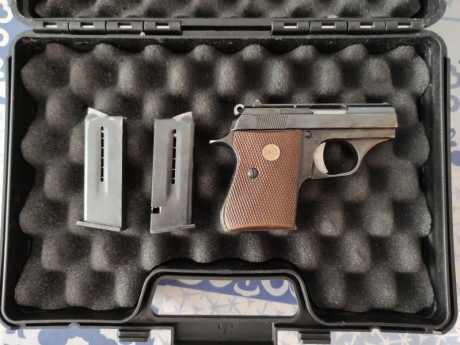 Vendo una pistola ASTRA MOD 7000 del calibre 22lr con tres cargadores. 
La pistola es un juguete pero 00