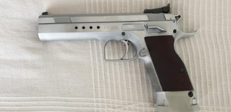 Vendo tanfoglio límited custom 9mm,con dos cargadores,esta guiada en F y se encuentra en la rioja.
Su 01