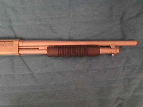Se vende escopeta calibre 12/70 Mossberg 500 Mariner. 
Escopeta sencilla de mantener y desmontar, dura 10