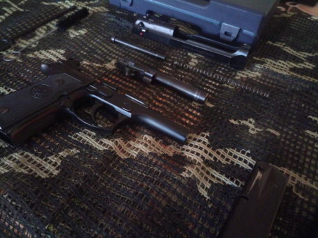   Pongo a la venta mi  BERETTA 92 en 9mm Parabellum  . 
Está guiada en "F", proviene de licencia 21