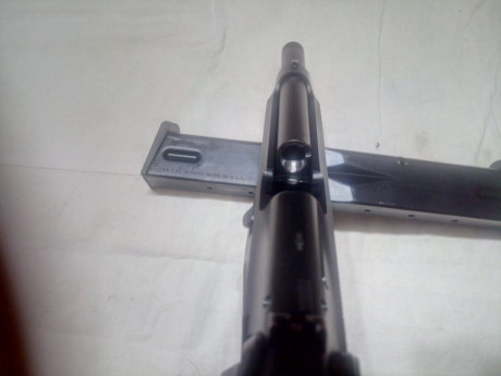   Pongo a la venta mi  BERETTA 92 en 9mm Parabellum  . 
Está guiada en "F", proviene de licencia 42