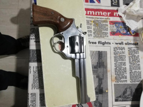 Buenas. Foreros pongo en venta este  revolver por falta de cupo para otra armas puede ver como esta de 32