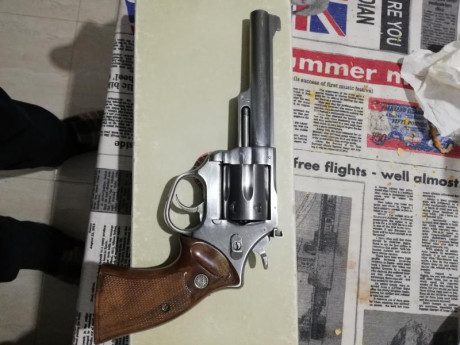 Buenas. Foreros pongo en venta este  revolver por falta de cupo para otra armas puede ver como esta de 31