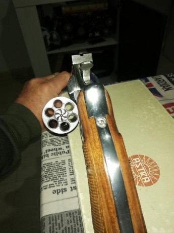 Buenas. Foreros pongo en venta este  revolver por falta de cupo para otra armas puede ver como esta de 52