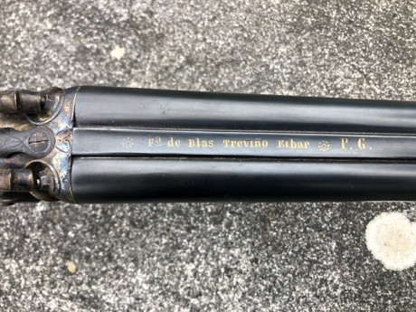 Hola , 
pongo este anuncio de una escopeta de perrillos del calibre 16 
la escopeta marca PR , fabricada 12