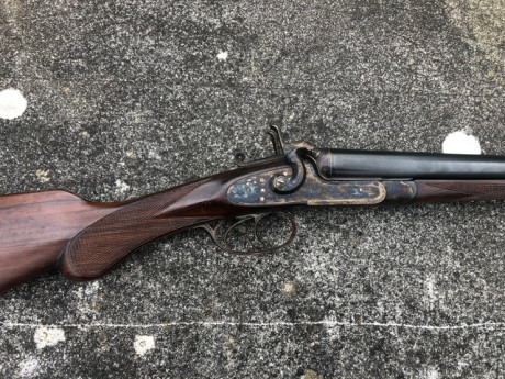 Hola , 
pongo este anuncio de una escopeta de perrillos del calibre 16 
la escopeta marca PR , fabricada 11