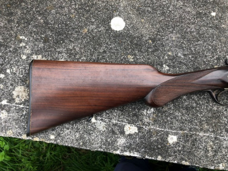 Hola , 
pongo este anuncio de una escopeta de perrillos del calibre 16 
la escopeta marca PR , fabricada 10
