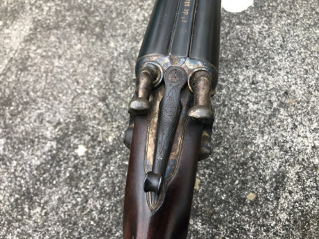 Hola , 
pongo este anuncio de una escopeta de perrillos del calibre 16 
la escopeta marca PR , fabricada 30