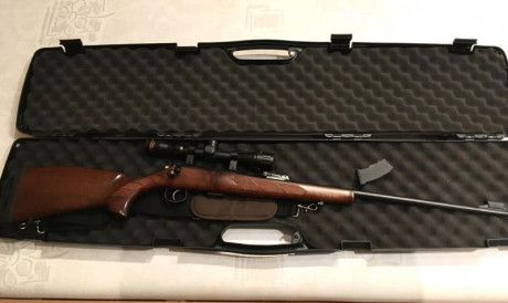 Hola:

Vendo esta carabina, de la conocida y fiable marca CZ, Calibre 22 LR. 

Es el modelo 553 con SISTEMA 81