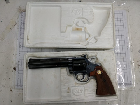 Hola a todos.
Un buen amigo vende este revolver marca COLT modelo DIAMONDBACK, en calibre 22 LR. En su 02