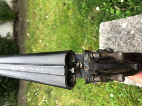 Hola , 
pongo este anuncio de una escopeta de perrillos del calibre 16 
la escopeta marca PR , fabricada 41