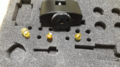 Pues lo dicho, se vende torneador de vainas Sinclair, con pilot para 308 y 4 cuchillas, 2 de 30° y otras 11