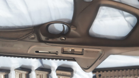 Buenas tardes, tengo un amigo que vende este arma, en perfecto estado de conservación y algún extra, el 01
