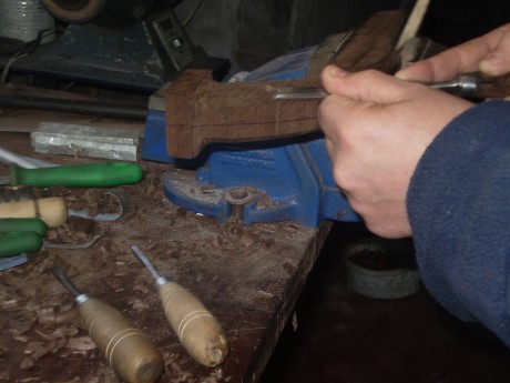 Estoy en contacto con un armero constructor artesanal de ARGENTINA.

el hombre al parecer construye armas 112