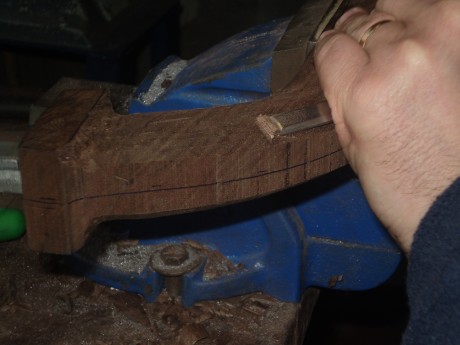 Estoy en contacto con un armero constructor artesanal de ARGENTINA.

el hombre al parecer construye armas 110