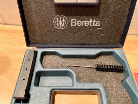 Vendo pistola Beretta 92 en muy buen estado y con muy pocos disparos y a un precio muy interesante 200 00