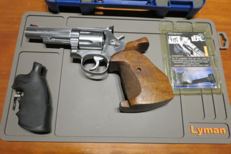 Pues eso vendo mi revolver SW modelo 620 inox en muy buenas condiciones y con unos extras como alza LPA, 02