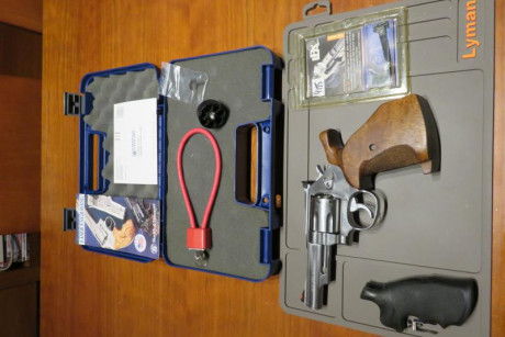 Pues eso vendo mi revolver SW modelo 620 inox en muy buenas condiciones y con unos extras como alza LPA, 00