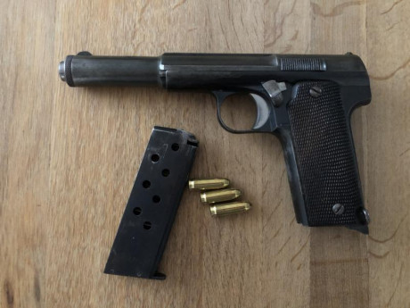 Vendo Astra 400 militar
Calibre 9 largo
Toda ella en su estado de origen, no repavonada.
No tiene juego 01